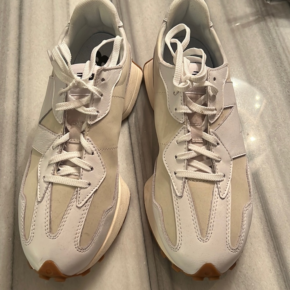 New Balance 327 fashion running sneaker